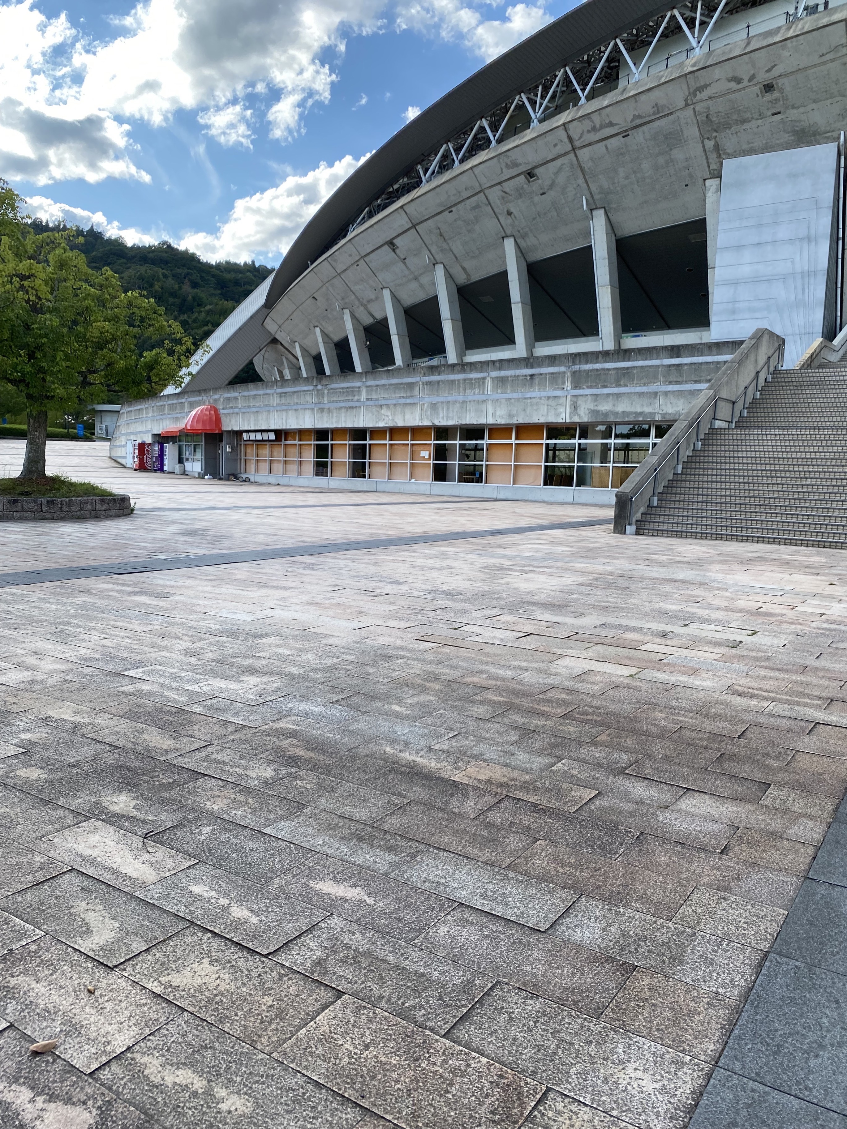 広島広域公園陸上競技場