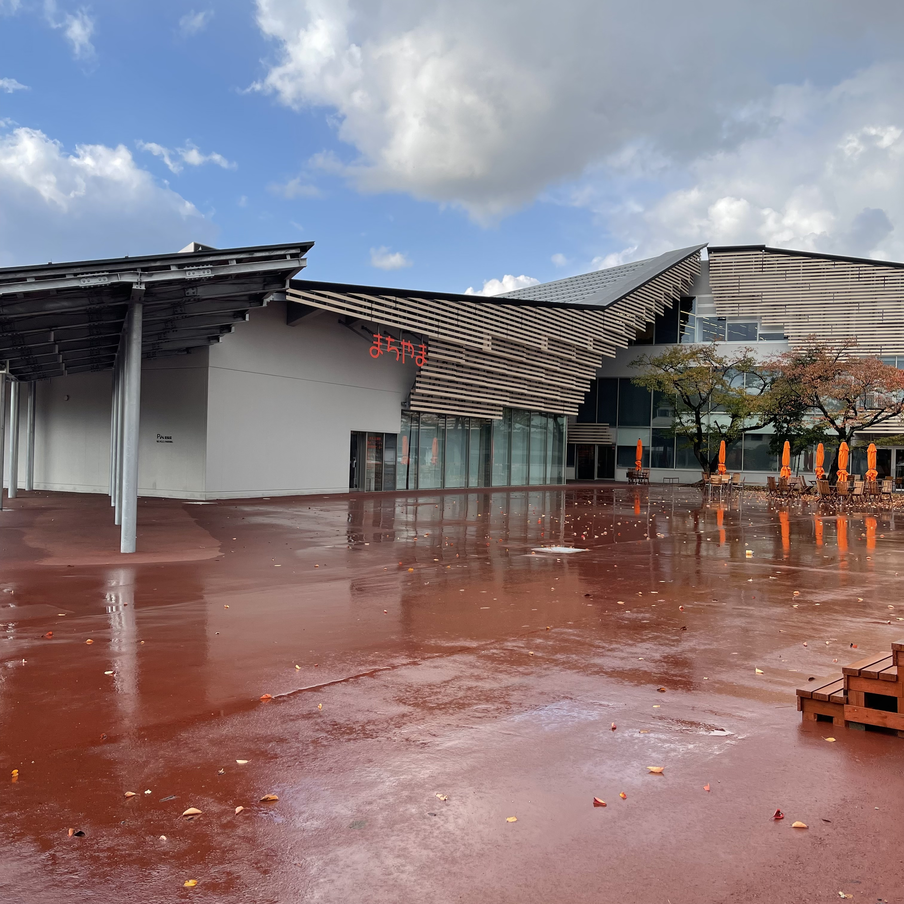 三条市立図書館