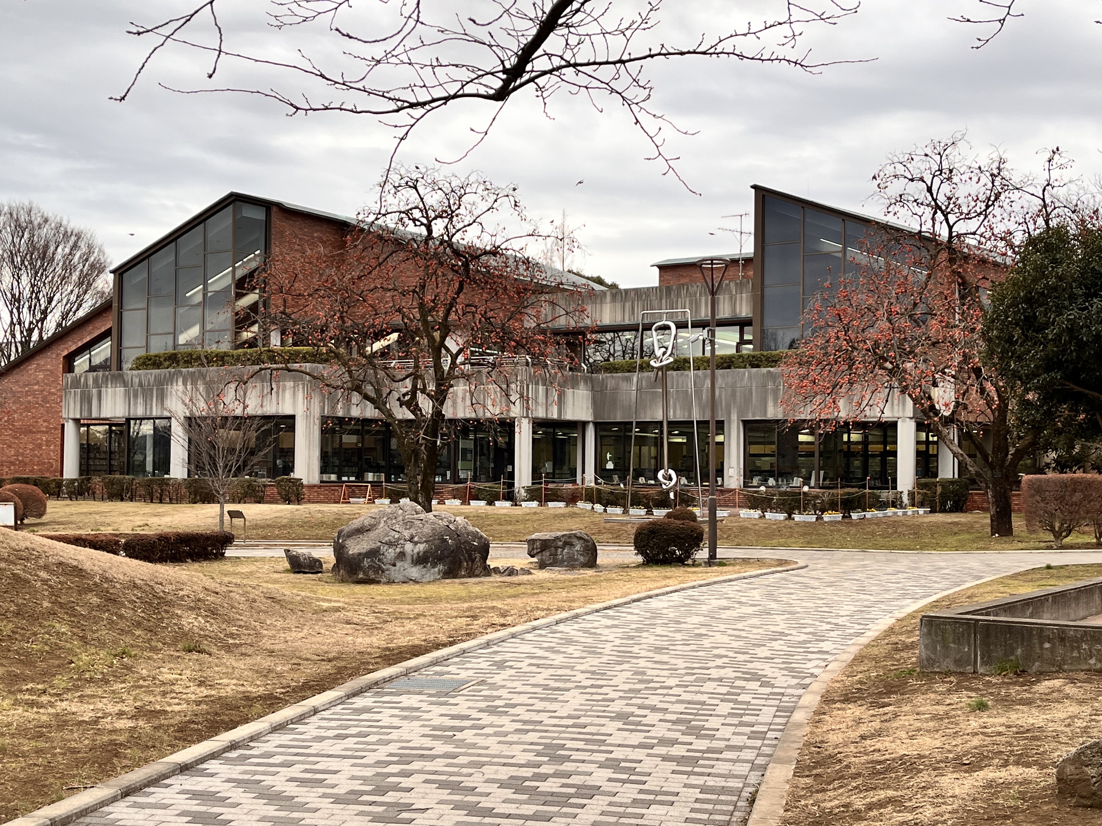 秦野市立図書館