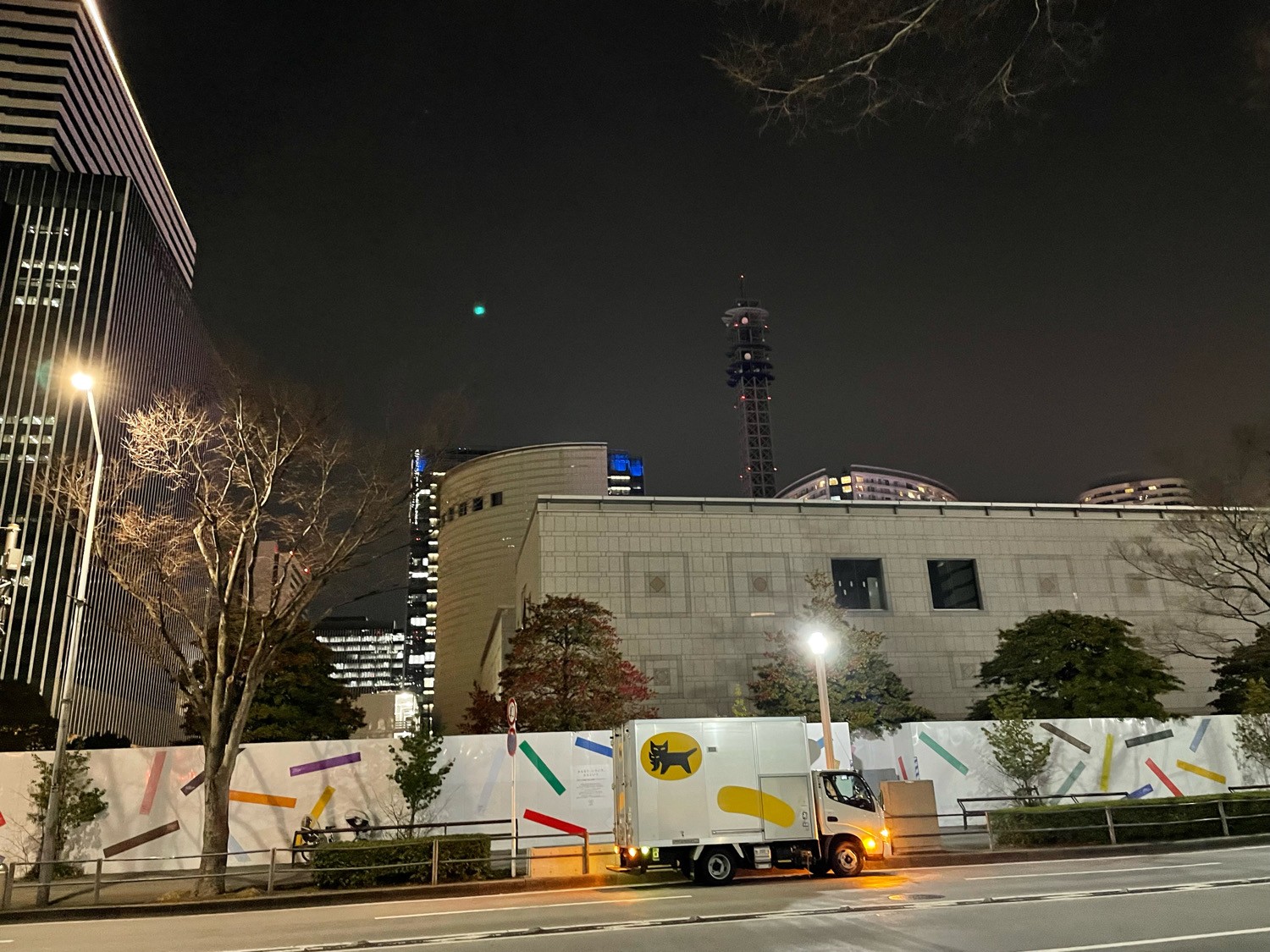 横浜美術館