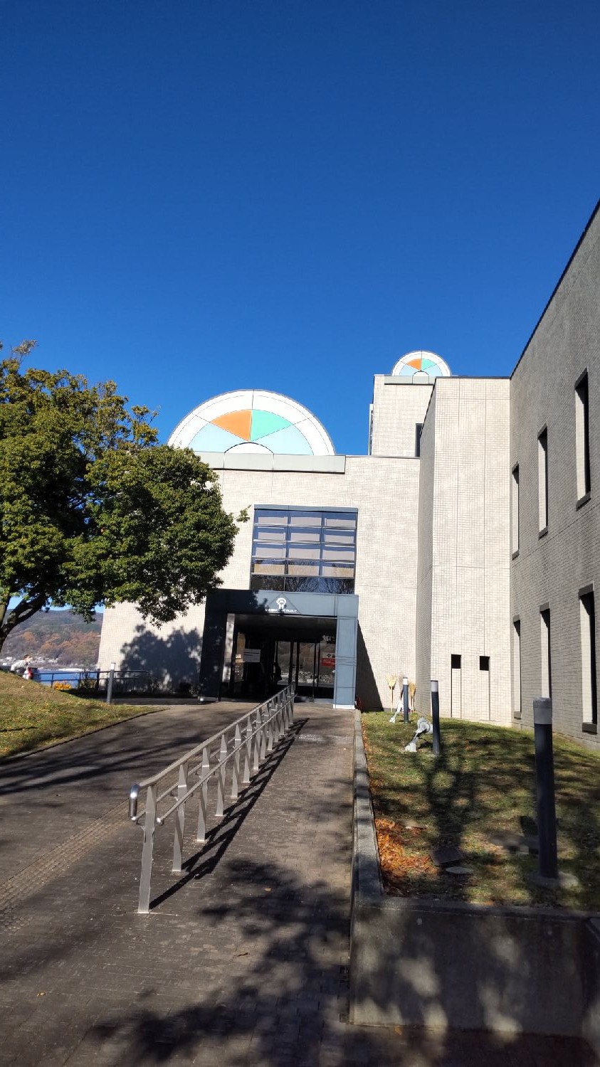 諏訪市原田泰治美術館