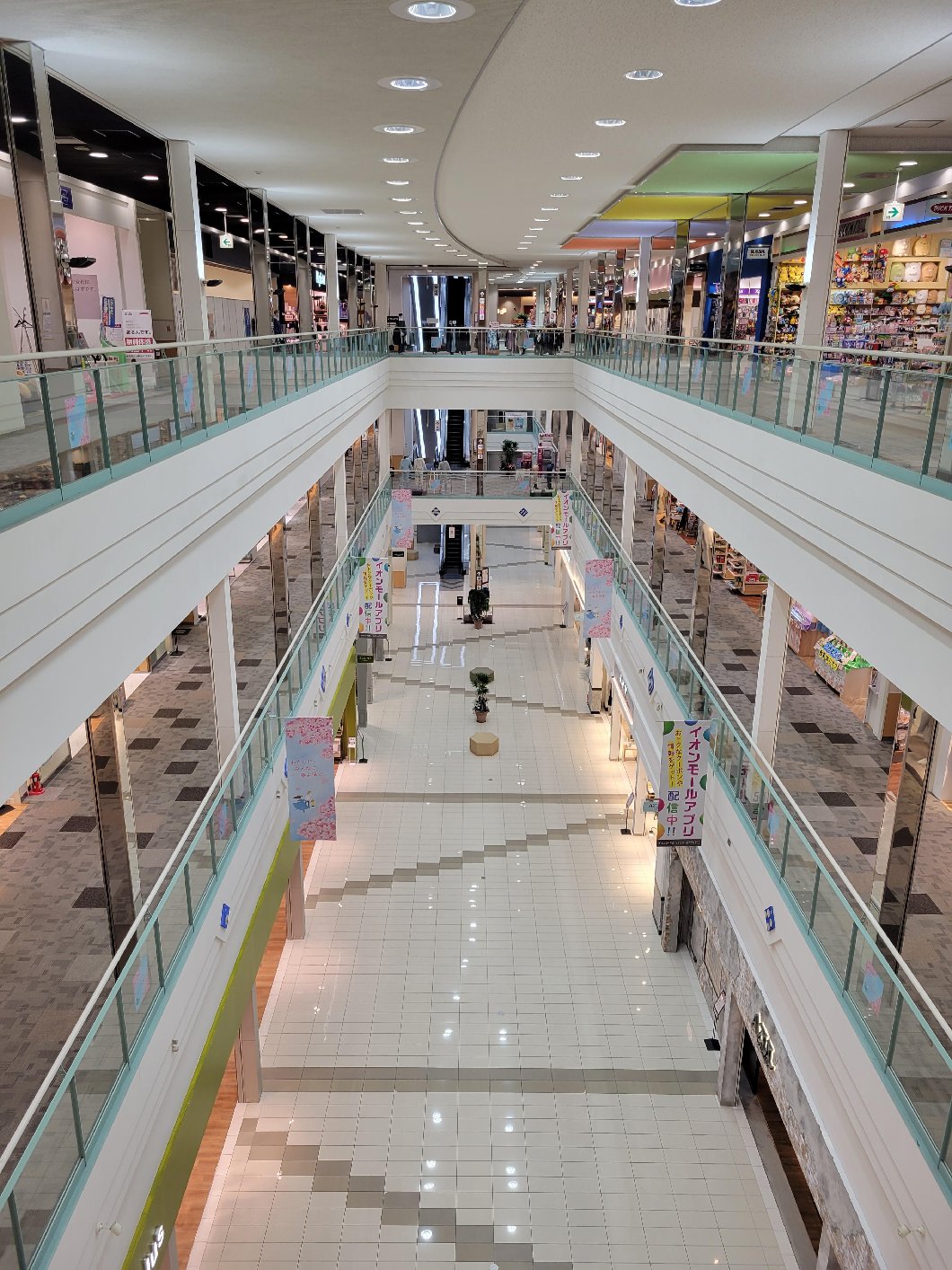 イオンモール新小松